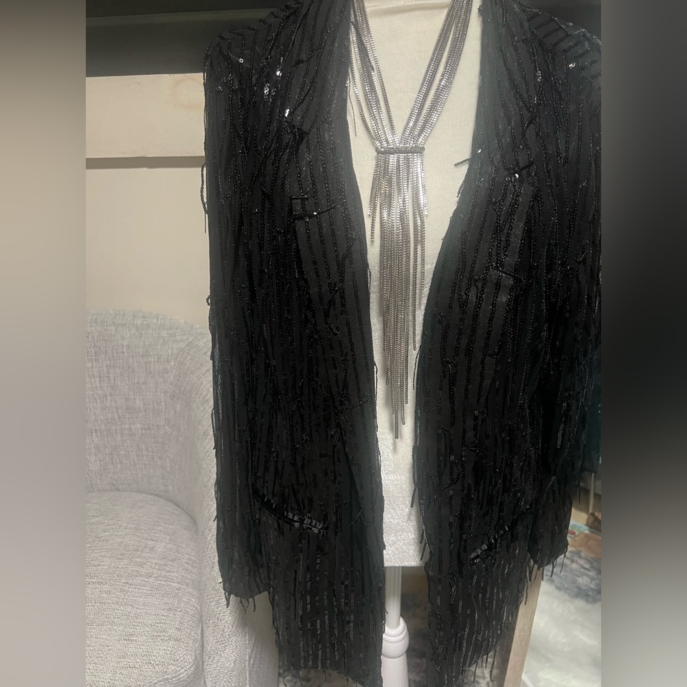 Nanette lepore sequin blazer
Beautiful condition 
Sequin / fringe